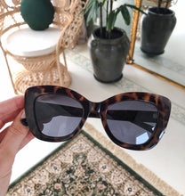 Load image into Gallery viewer, Magnolia Sunglasses: Tortoise