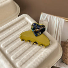 Load image into Gallery viewer, Cute Heart Acetate Small Hair Claw DP25E896: Beige