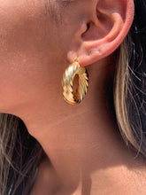 Load image into Gallery viewer, Gold Filled Chunky Rope Hoops