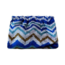 Load image into Gallery viewer, Silk Velvet Ikat Flex Hex Frame Pop-Open Clutch
