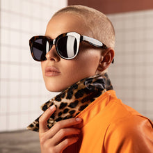 Load image into Gallery viewer, Sweet Peach Sunglasses: Tortoise
