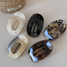 Load image into Gallery viewer, Simple Oval-Shaped Flat Medium Hair Claw DP25H774: Dark Tortoiseshell

