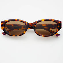 Load image into Gallery viewer, Ameli Acetate Cat-Eye Sunglasses  : Tortoise
