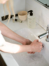 Load image into Gallery viewer, Santal Luxury Hand Soap | Sandalwood &amp; Vetiver: BLUE / 450ML
