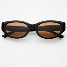 Load image into Gallery viewer, Ameli Acetate Cat-Eye Sunglasses : Black
