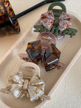 Load image into Gallery viewer, Bow Tie Sweet Claw Clip DPJC8: Khaki
