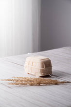 Load image into Gallery viewer, Retro Bus Candle - Christmas Decor: Holiday Spice

