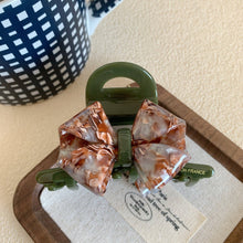 Load image into Gallery viewer, Bow Tie Sweet Claw Clip DPJC8: Green
