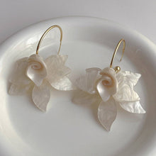 Load image into Gallery viewer, Vintage Style  Large Flower Petal Dangle Earrings DP25D828: White

