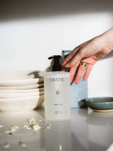 Load image into Gallery viewer, Santal Luxury Hand Soap | Sandalwood &amp; Vetiver: BLUE / 450ML
